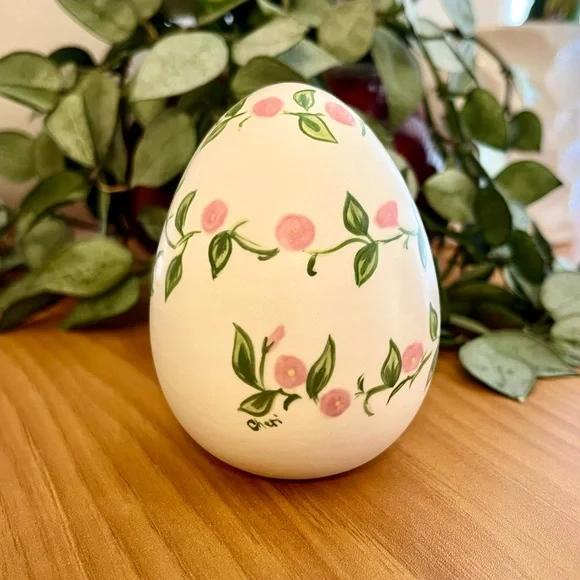 Ceramic Egg with Pink and Green Floral Design Signed Cheri - Picture 3 of 6